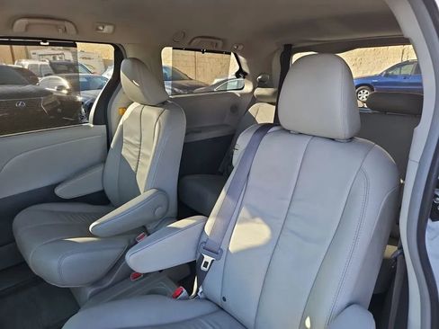 Used 2011 Toyota Sienna XLE image 35