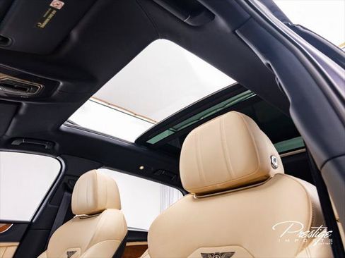 Used 2023 Bentley Bentayga Extended Wheelbase AWD/4WD image 27