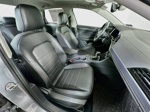 Certified 2023 Volkswagen Jetta SE w/ Panoramic Sunroof Package FWD image 28