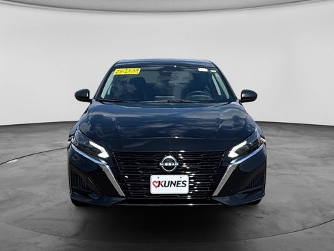 Used 2025 Nissan Altima 2.5 SV FWD image 2