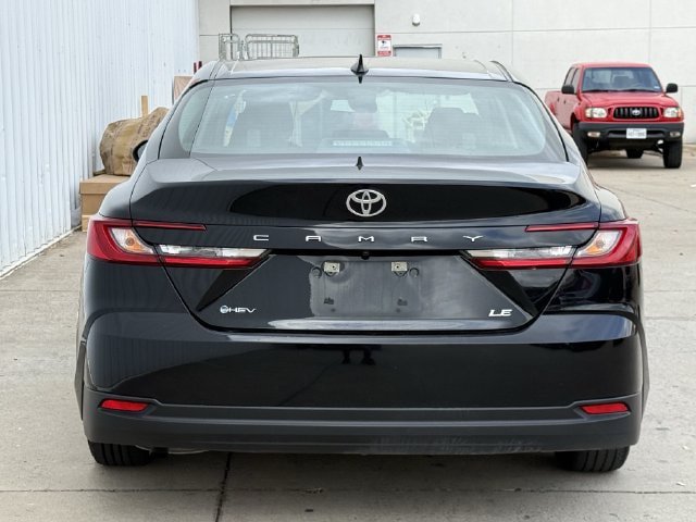 Used 2025 Toyota Camry LE FWD image 5