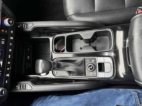 Used 2023 Kia Telluride EX w/ EX Captain's Chair Package image 22