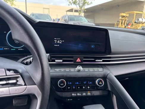 Certified 2024 Hyundai Elantra SEL FWD image 8