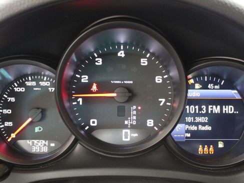 Used 2021 Porsche Macan Base image 23