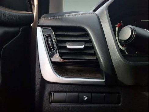 Certified 2025 Nissan Rogue Platinum AWD/4WD image 20