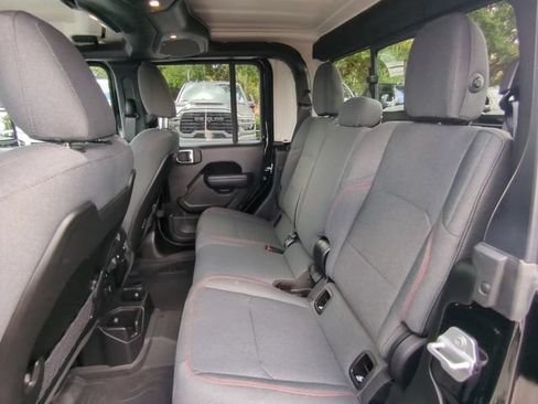 Used 2025 Jeep Gladiator Rubicon AWD/4WD image 15
