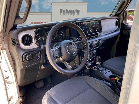 Used 2024 Jeep Wrangler Unlimited AWD/4WD image 13