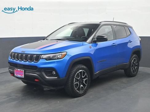 Used 2025 Jeep Compass Trailhawk AWD/4WD image 3