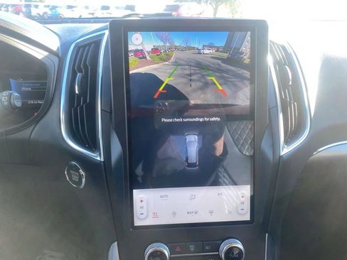 Used 2024 Ford Edge Titanium image 23
