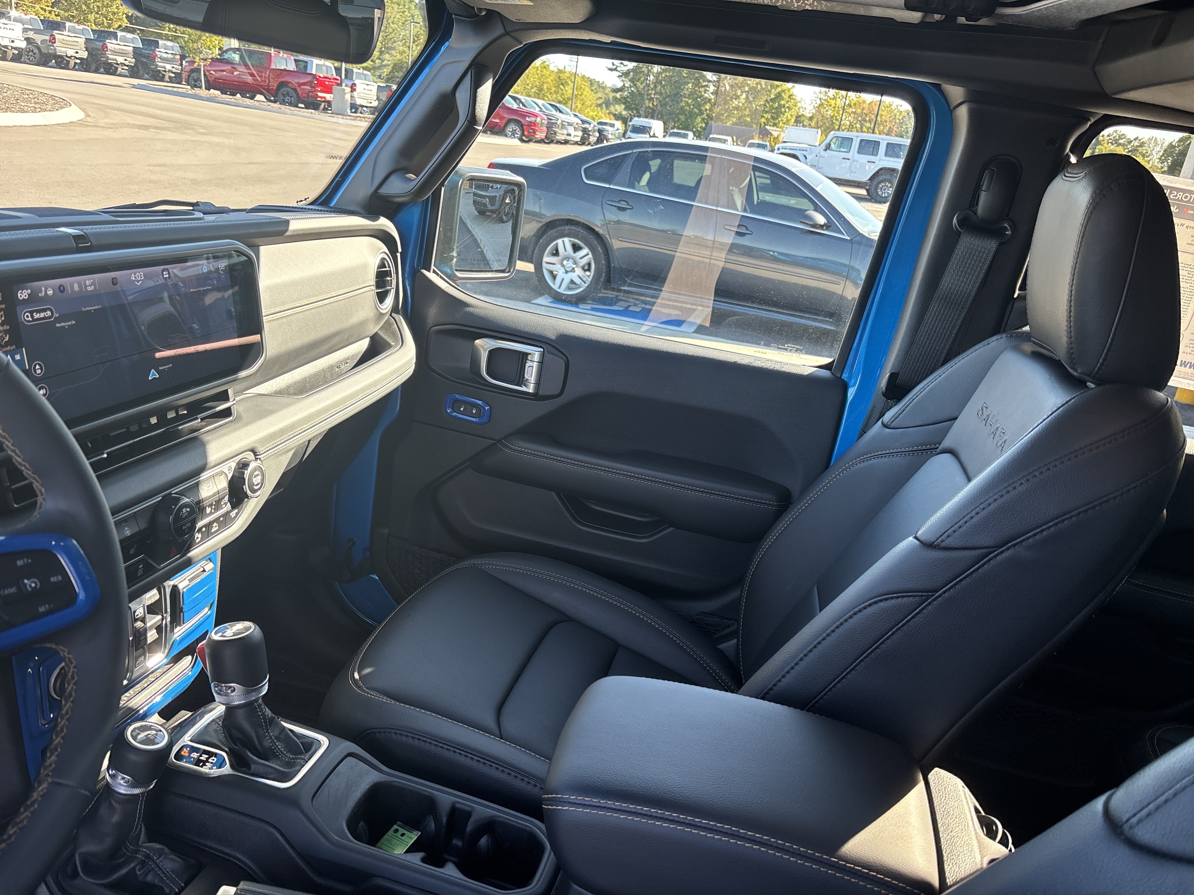Used 2024 Jeep Wrangler Unlimited Sahara w/ Technology Group AWD/4WD image 18