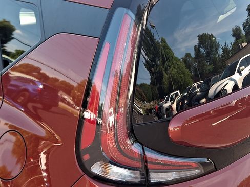 Used 2023 Kia Soul LX FWD image 10