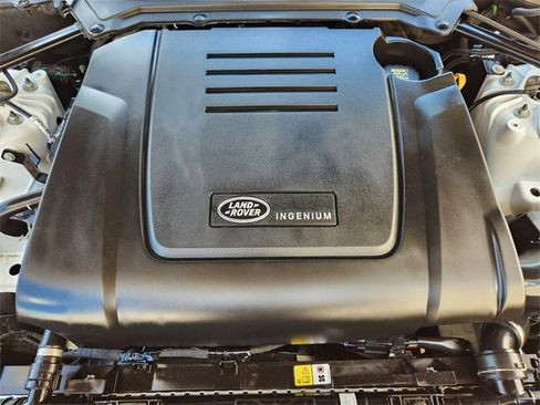 Used 2024 Land Rover Discovery Dynamic SE image 30