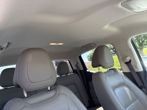 Used 2017 GMC Canyon SLT w/ Driver Alert Package RWD image 28