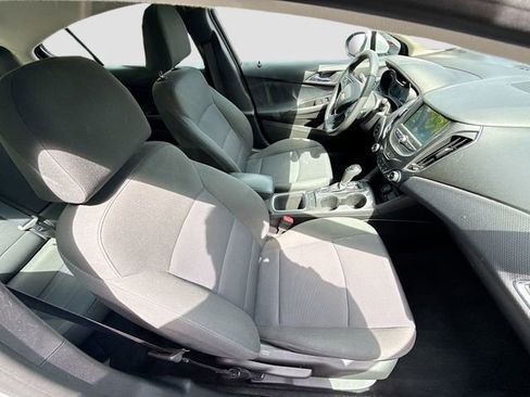 Used 2018 Chevrolet Cruze LT w/ Convenience Package FWD image 28