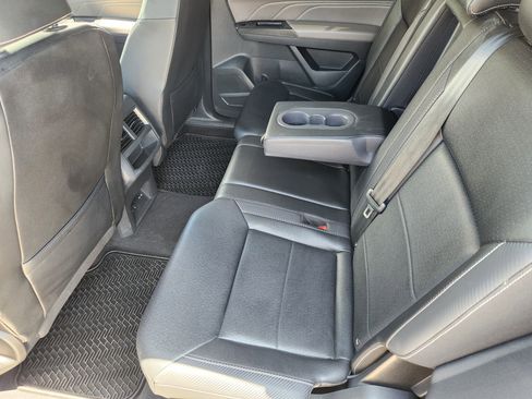 Used 2021 Volkswagen Atlas Cross Sport SE FWD image 31