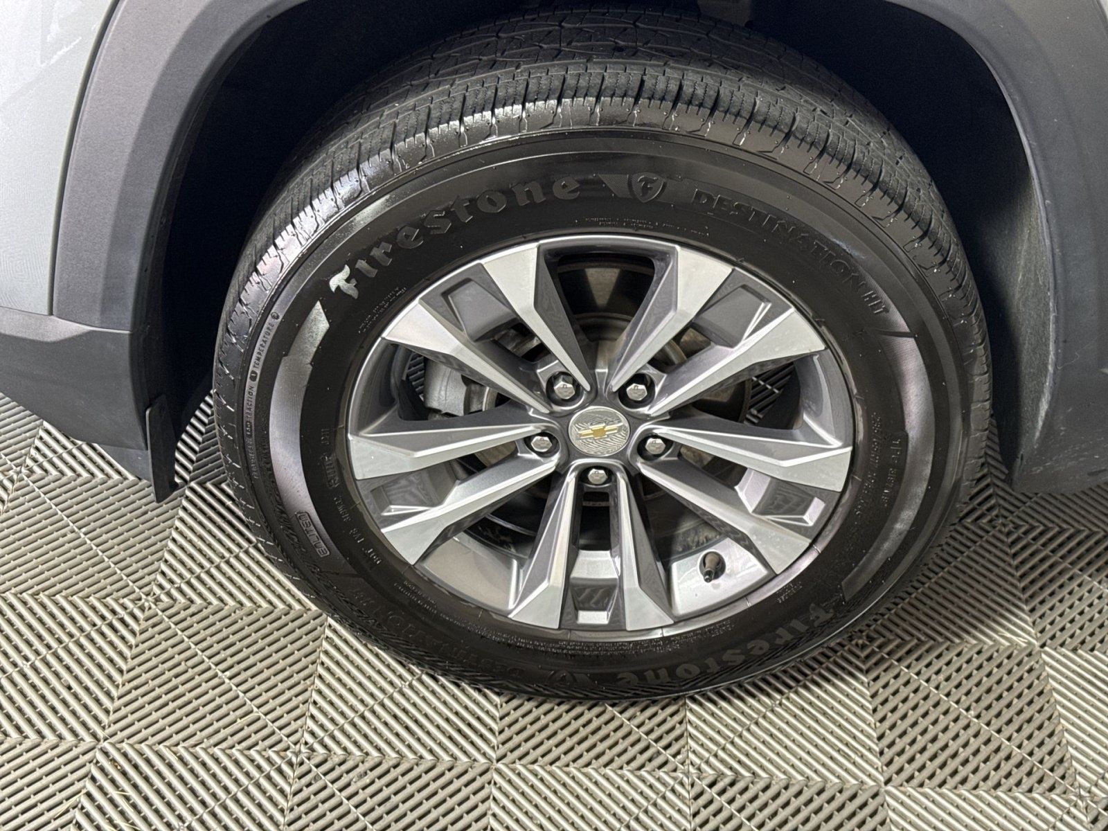 Used 2025 Chevrolet Equinox LT FWD image 12