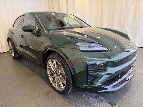 New 2026 Porsche Macan Turbo Electric image 7