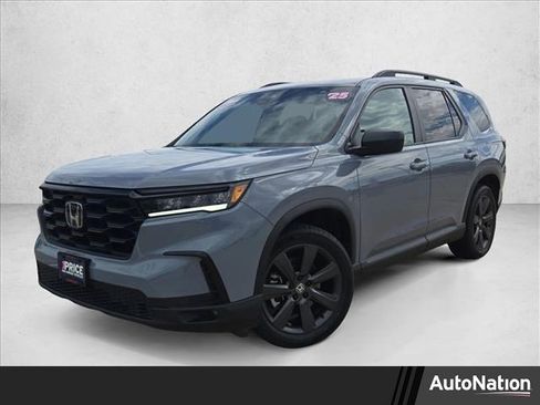 Used 2025 Honda Pilot Sport image 1