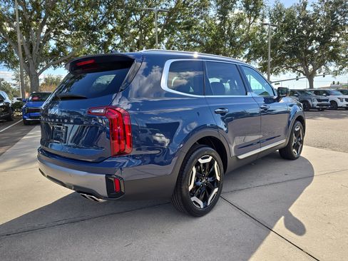Used 2025 Kia Telluride S image 8