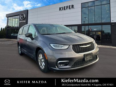 Used 2023 Chrysler Pacifica Touring-L