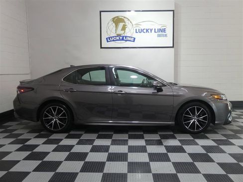 Used 2021 Toyota Camry SE FWD image 6