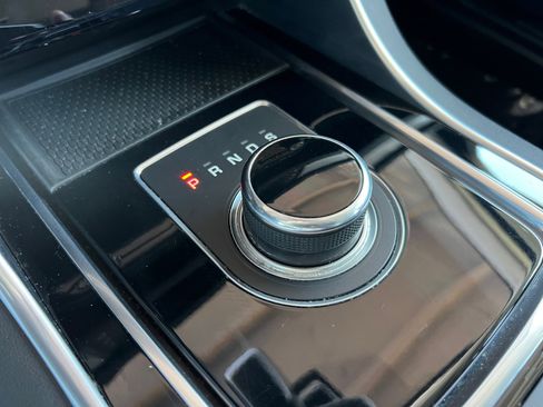 Used 2017 Jaguar XF Premium image 19