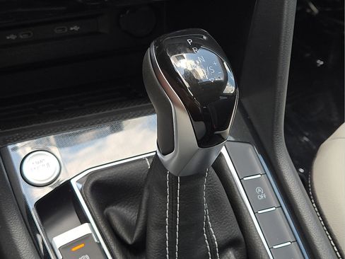 New 2026 Volkswagen Taos SE FWD image 23