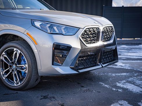 Used 2025 BMW X2 xDrive28i AWD/4WD image 3