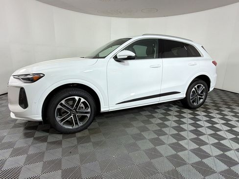 Certified 2025 Audi Q5 Premium w/ Convenience Package AWD/4WD image 19