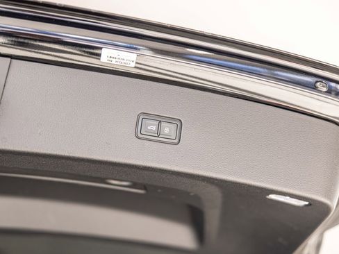 Used 2020 Audi Q8 Premium Plus w/ Premium Plus Package image 17