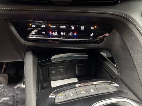 Used 2023 Buick Envision Essence image 21