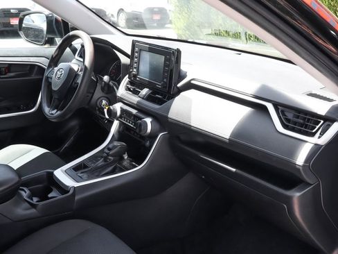 Used 2021 Toyota RAV4 LE AWD/4WD image 38