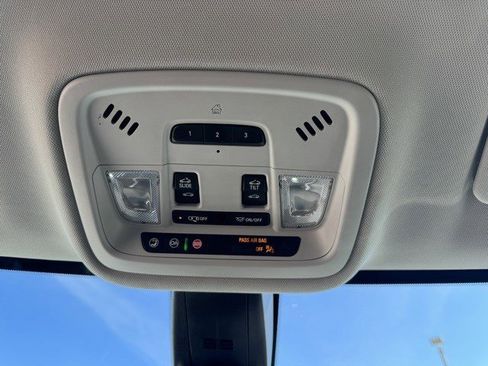 Used 2021 Chevrolet Traverse Premier w/ Redline Edition image 18