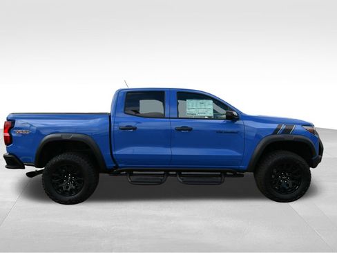 New 2026 Chevrolet Colorado Trail Boss w/ Off-Road Front Bumper Package AWD/4WD image 7