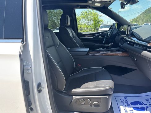 Used 2023 Cadillac Escalade ESV Premium Luxury RWD image 28