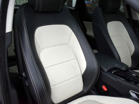 Used 2018 Jaguar F-PACE R-Sport image 49