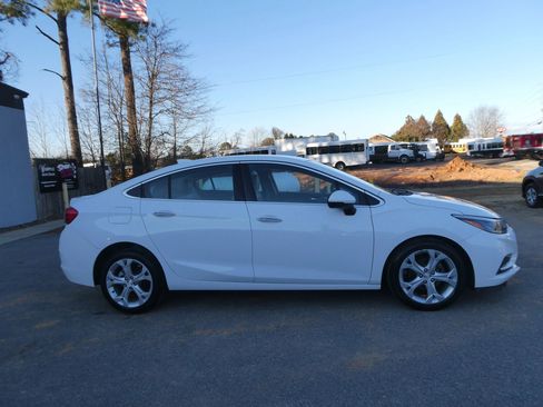 Used 2017 Chevrolet Cruze Premier image 4