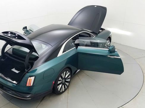 Used 2024 Rolls-Royce Spectre w/ Spectre Launch Package image 34