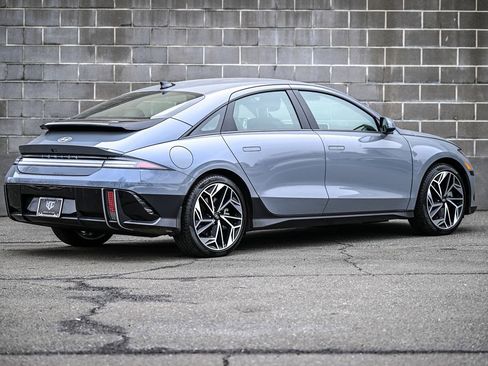 Used 2023 Hyundai Ioniq 6 SEL image 3