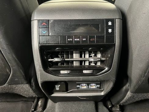 Used 2024 Jeep Grand Cherokee L Laredo image 25