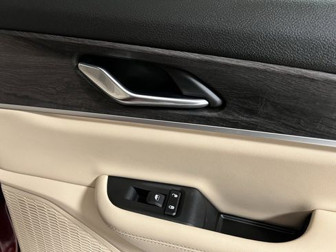 Used 2024 Jeep Grand Cherokee Limited image 57