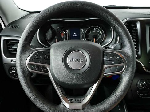 Used 2019 Jeep Cherokee Latitude w/ Popular Appearance Group FWD image 9