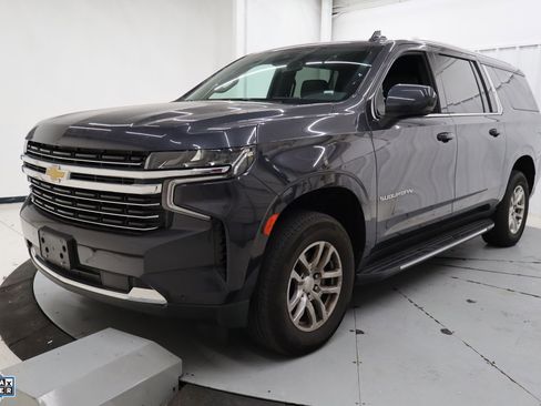 Used 2024 Chevrolet Suburban LT image 8