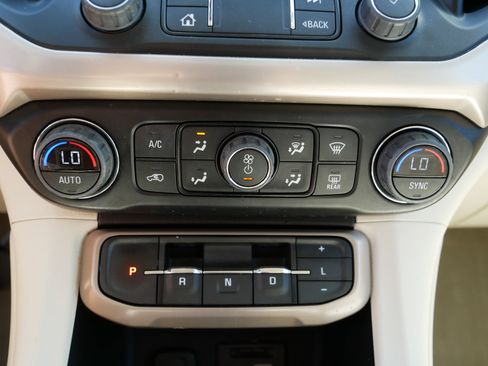Used 2023 GMC Acadia Denali w/ Denali Ultimate Package AWD/4WD image 23