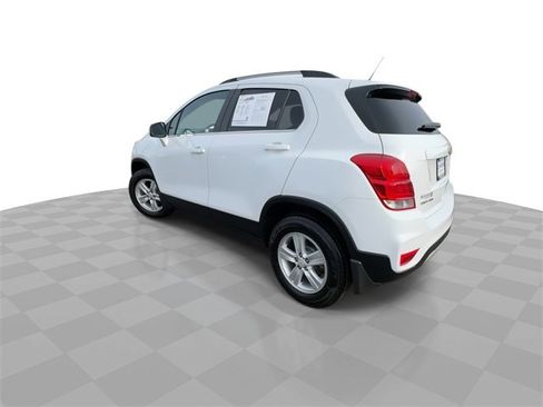 Used 2020 Chevrolet Trax LT w/ LT Convenience Package image 6