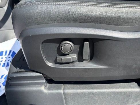 Used 2023 Land Rover Defender 90 S image 16