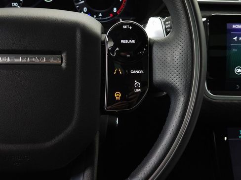 Used 2018 Land Rover Range Rover Velar R-Dynamic SE image 22