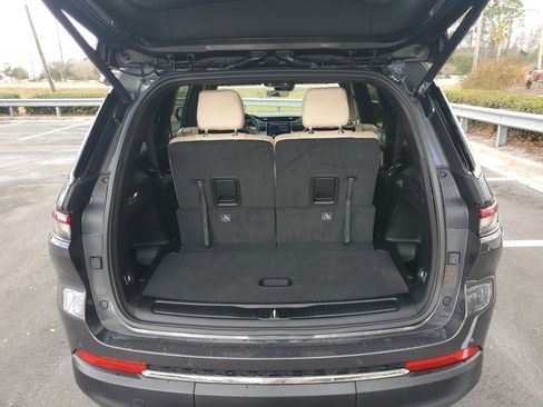 Used 2025 Jeep Grand Cherokee L Limited image 7