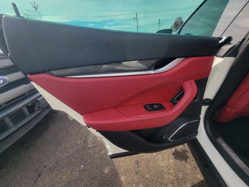 Used 2017 Maserati Levante S image 23