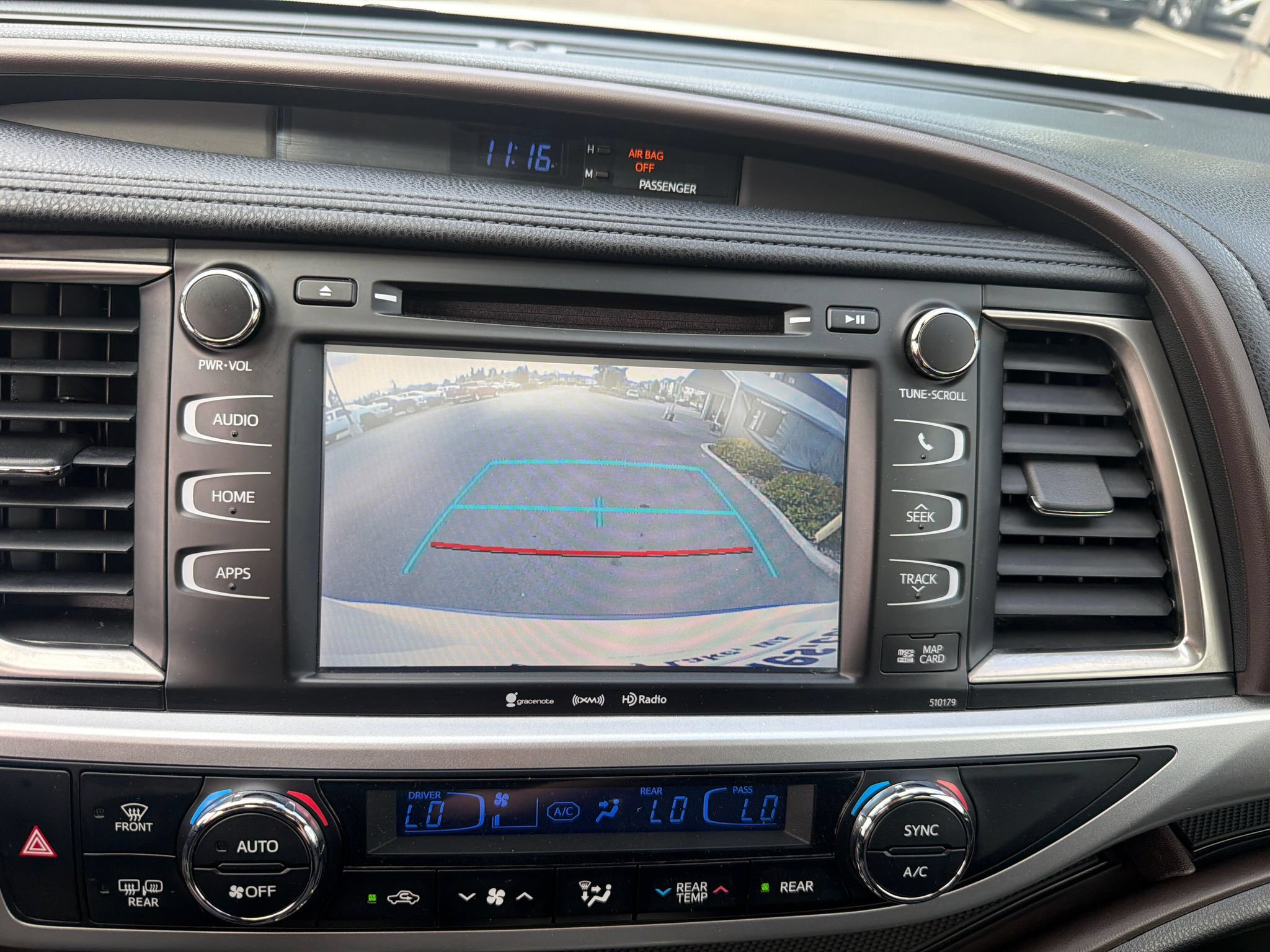 Used 2018 Toyota Highlander XLE AWD/4WD image 15